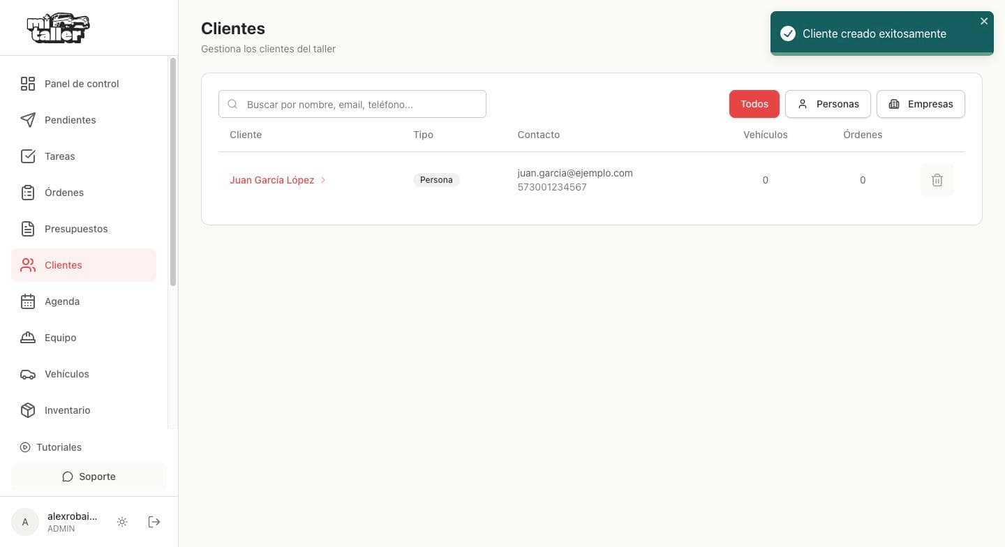 Aviso «Cliente creado exitosamente» y el cliente nuevo en el listado