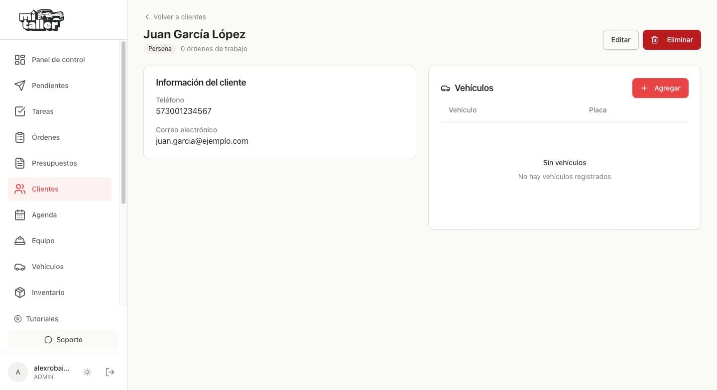 Ficha del cliente con sus datos de contacto y el panel de Vehículos vacío